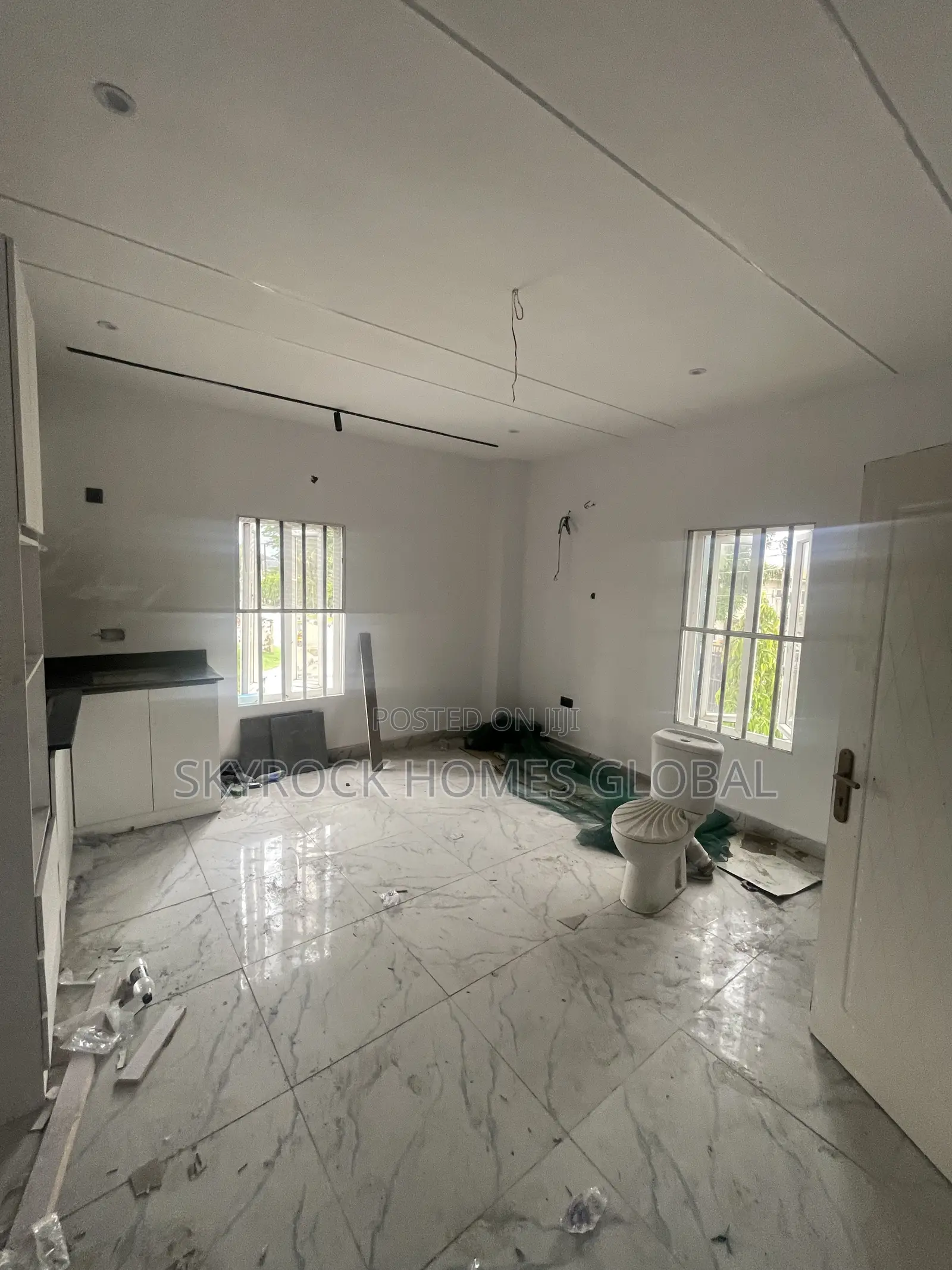 1bdrm Apartment in Igbo-efon for sale in Igbo-efon