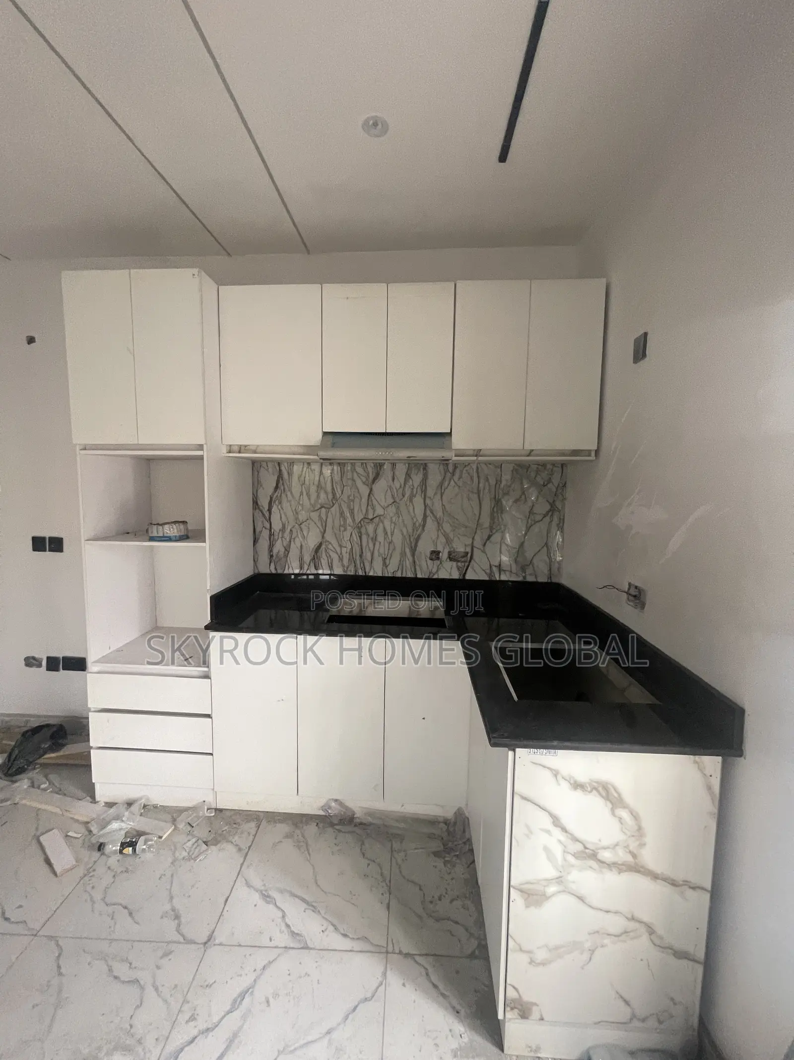 1bdrm Apartment in Igbo-efon for sale in Igbo-efon