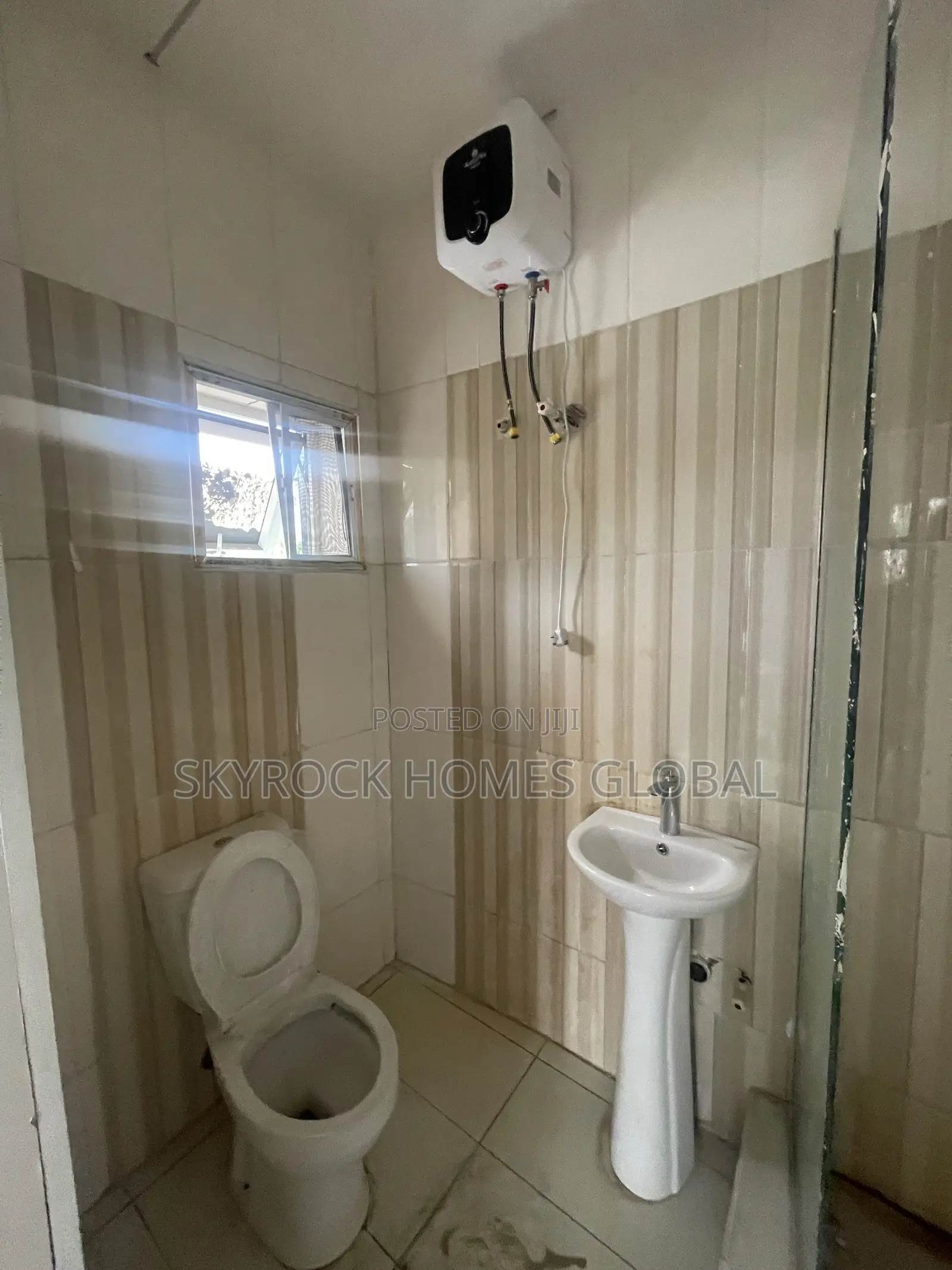 1bdrm Apartment in Igbo-efon for sale in Igbo-efon