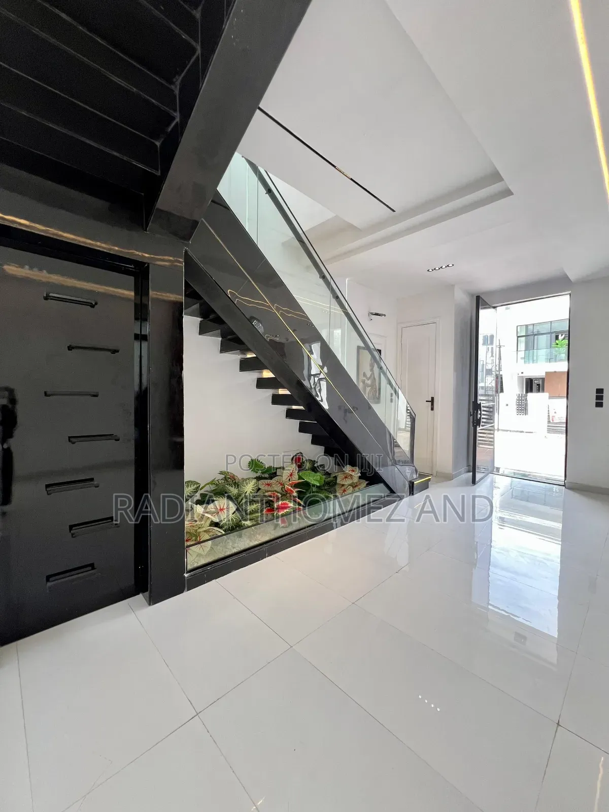 Furnished 4bdrm Mansion in Lekki for sale in Lekki