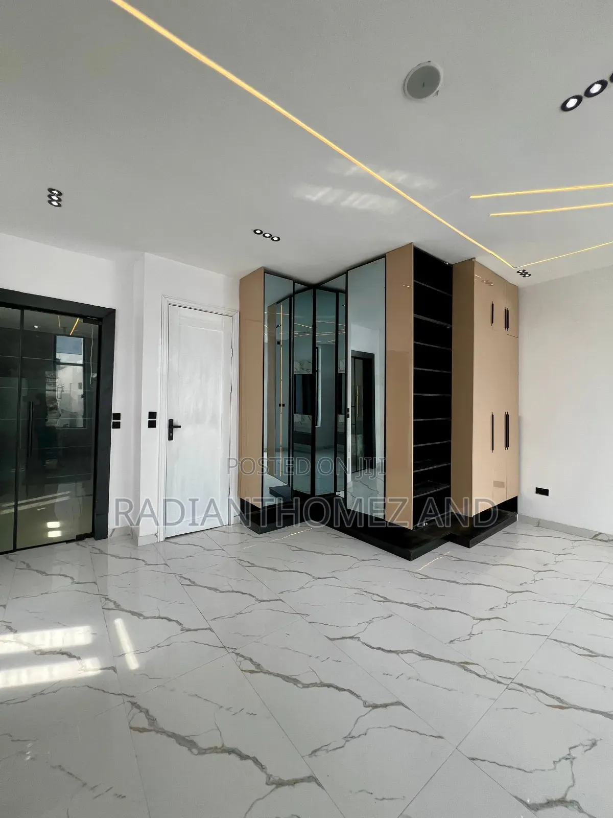 Furnished 4bdrm Mansion in Lekki for sale in Lekki