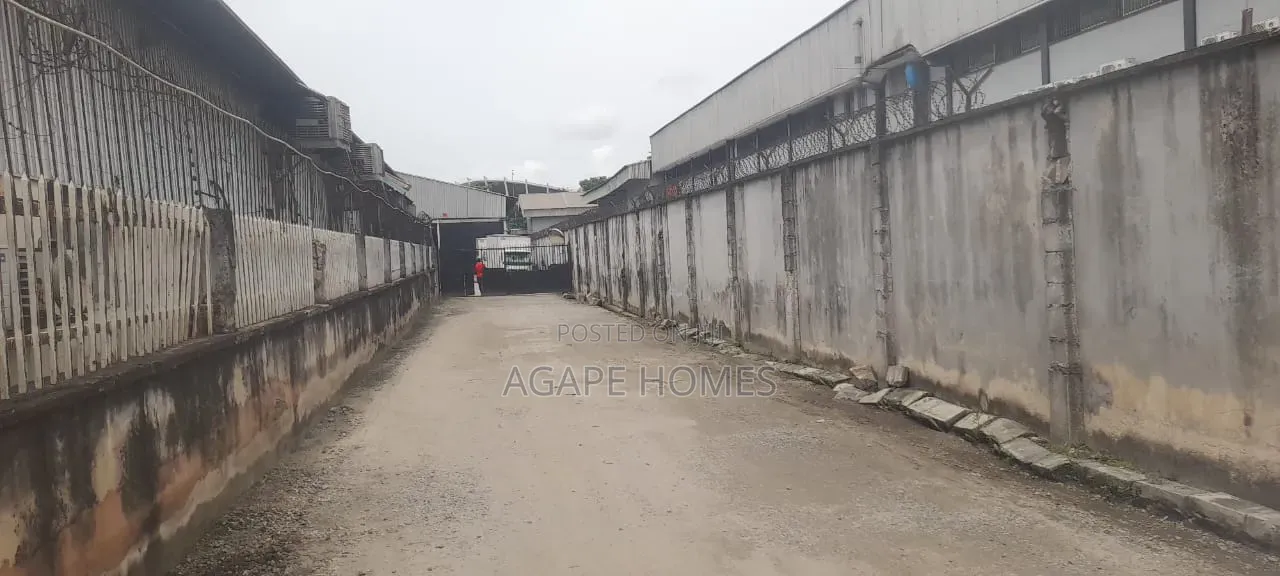 A Purposely Built Warehouse Measuring 7,500m2 at Iganmu Area of Orile in Iganmu