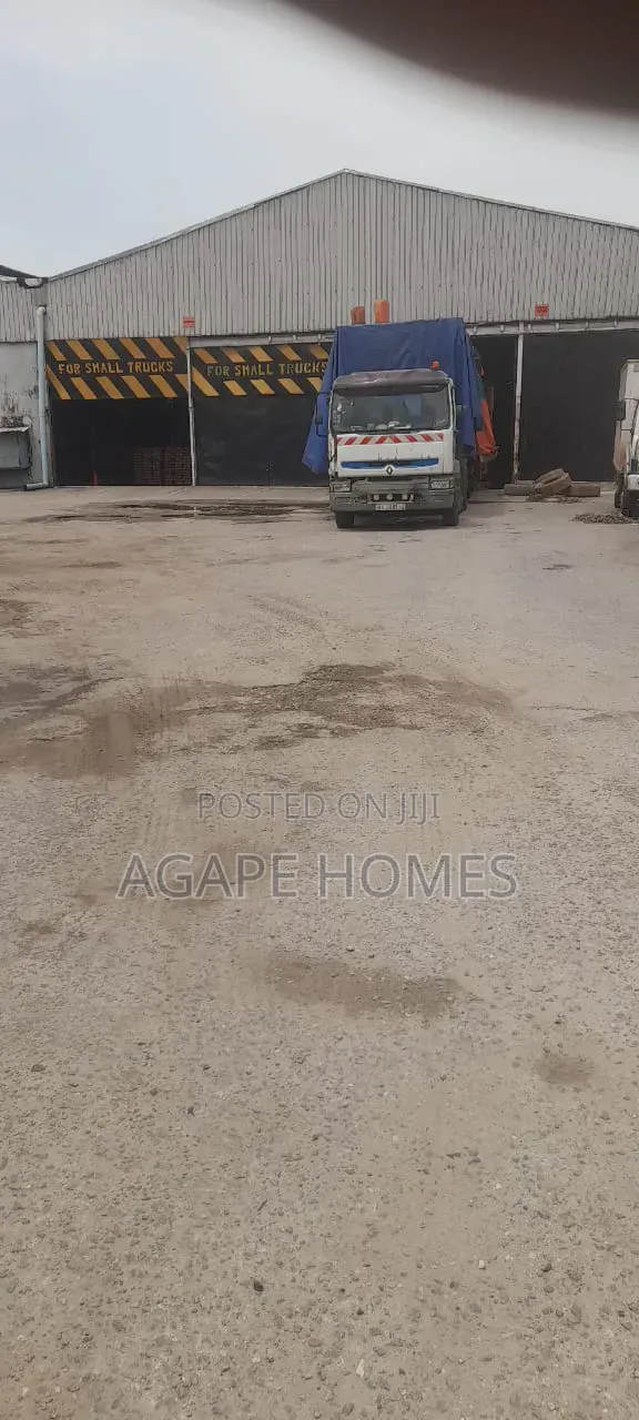 A Purposely Built Warehouse Measuring 7,500m2 at Iganmu Area of Orile in Iganmu