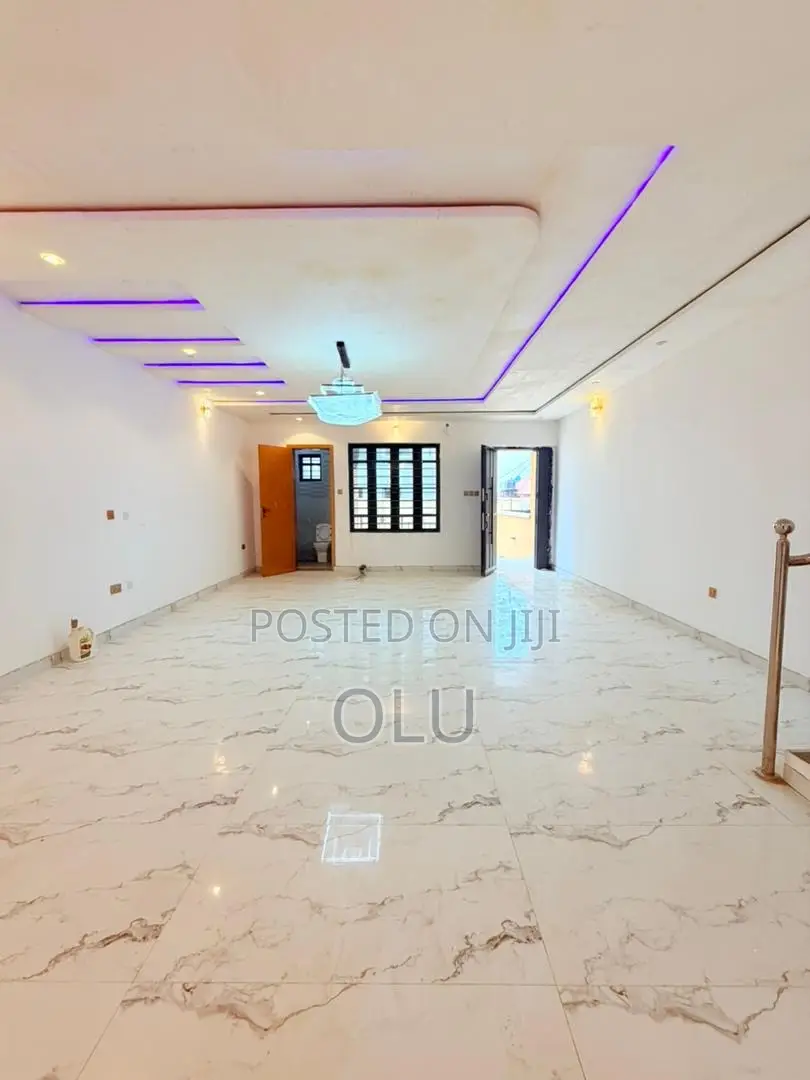 4bdrm Mansion in Oko Oba for sale in Oko-Oba