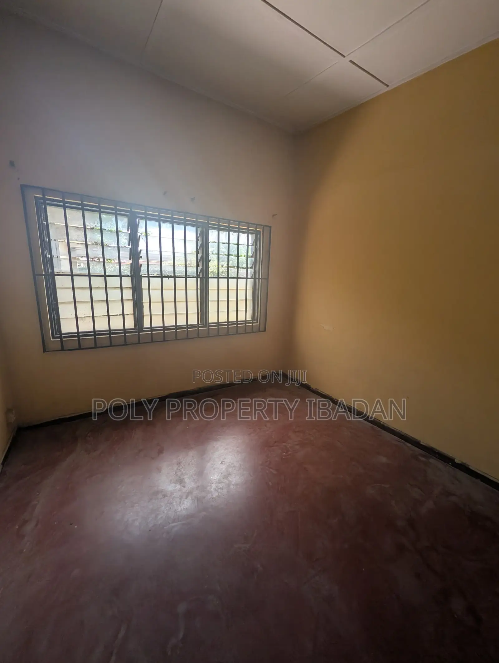 A Self Compound 3bedrooms Office Space in Bodija