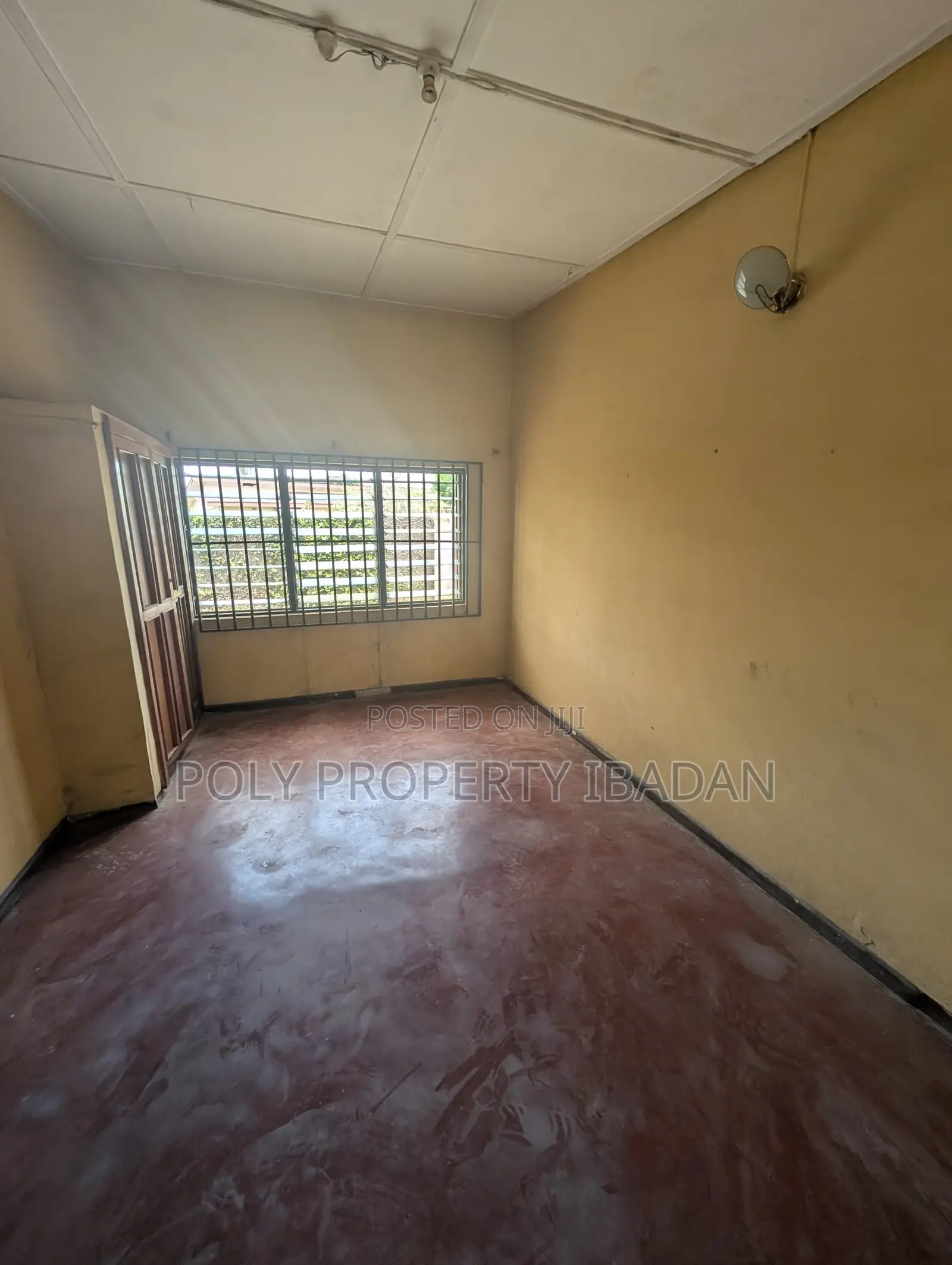 A Self Compound 3bedrooms Office Space in Bodija