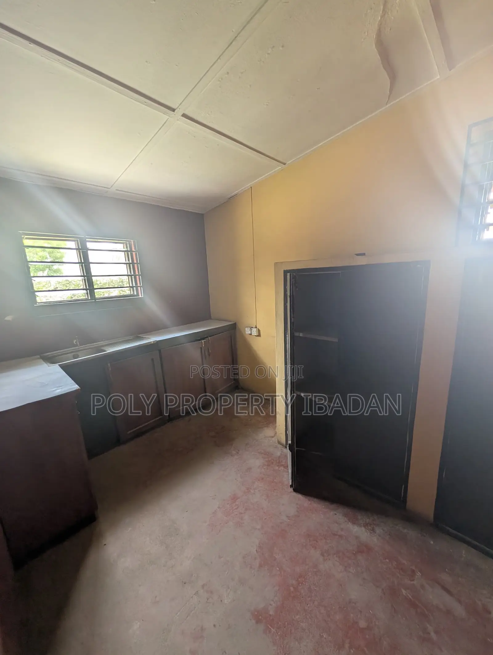 A Self Compound 3bedrooms Office Space in Bodija