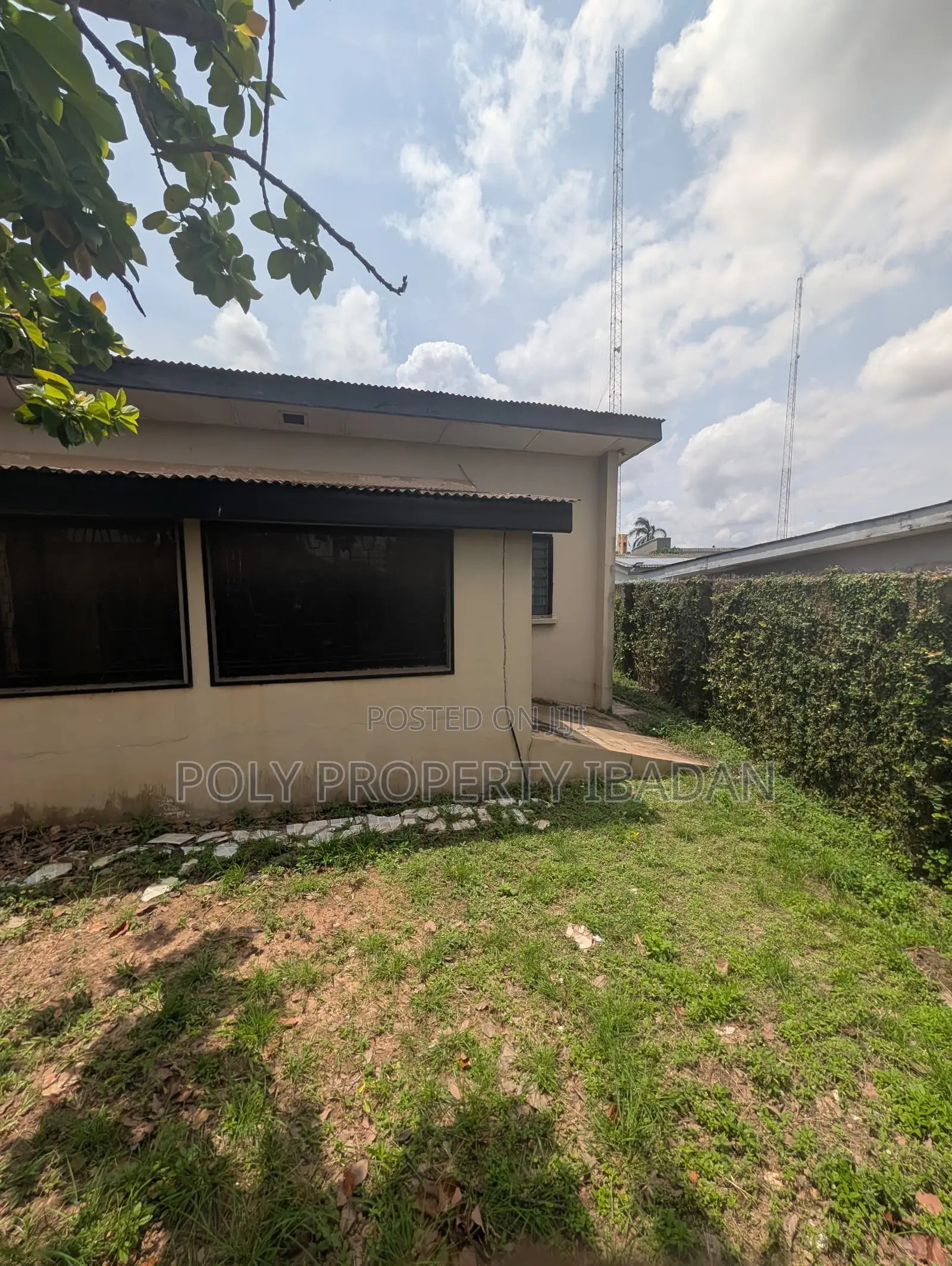 A Self Compound 3bedrooms Office Space in Bodija