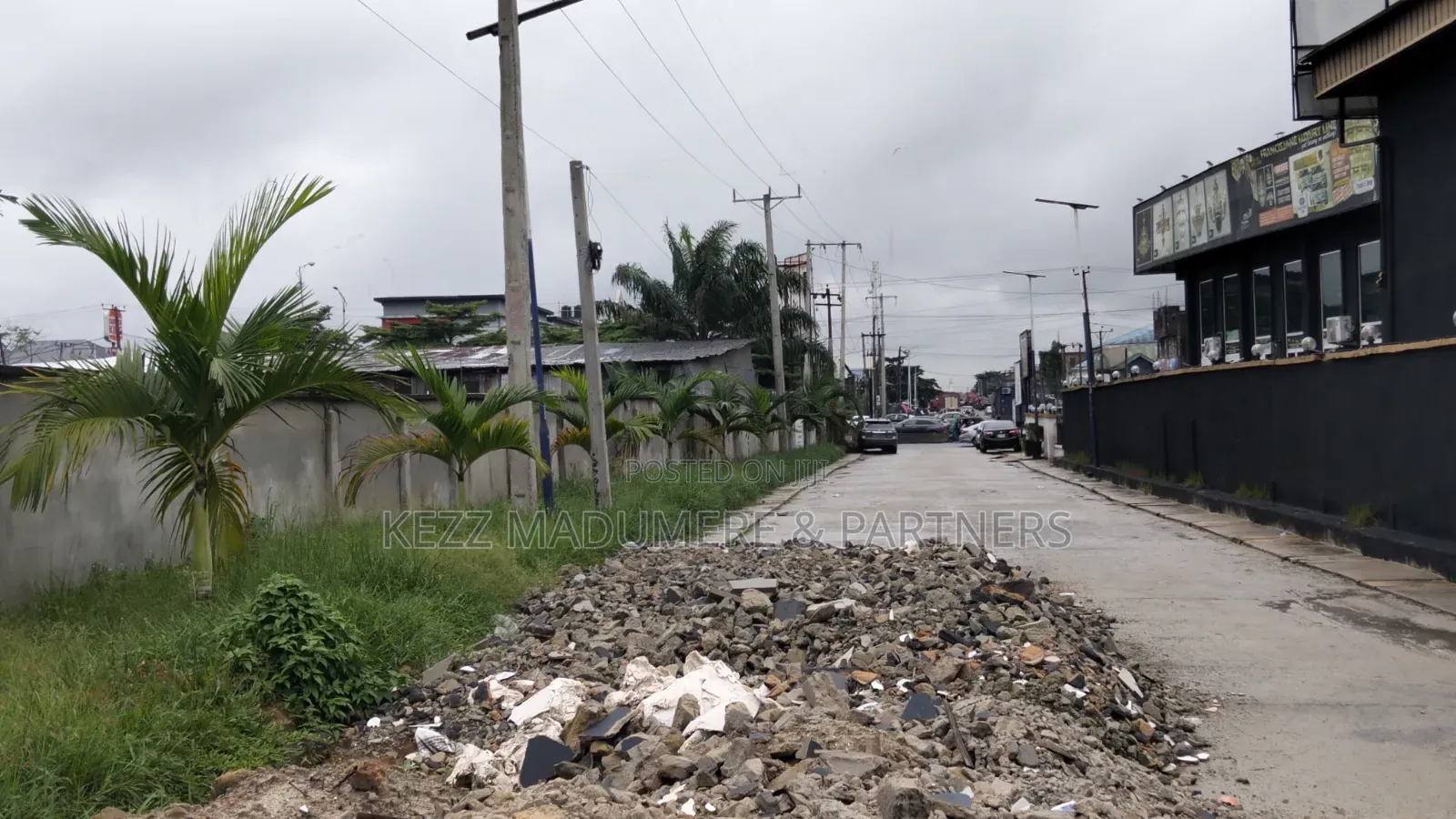 For Sale : 3 1⁄2 Plots 3 Poles Off Dr Peter Odili Major Road, Ph in New Layout
