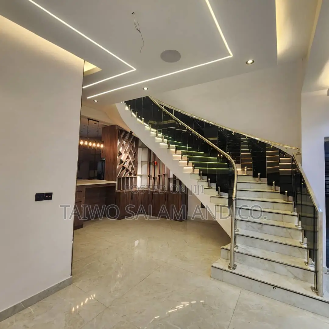 5bdrm Duplex in Agodi for sale in Agodi