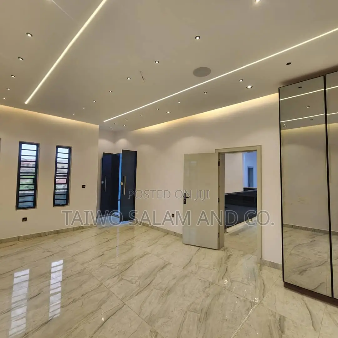5bdrm Duplex in Agodi for sale in Agodi