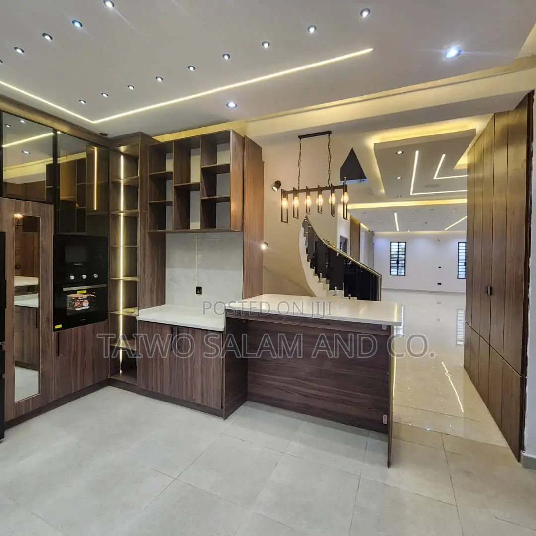 5bdrm Duplex in Agodi for sale in Agodi