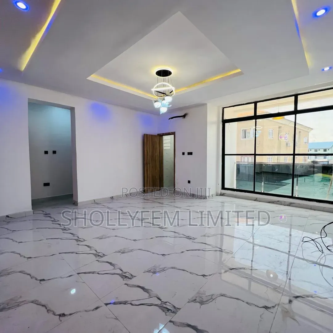 Furnished 4bdrm Duplex in Daffodil Estate, Chevron for sale in Chevron