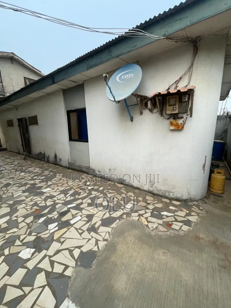 3bdrm Block of Flats in Okunola Egbeda for sale in Egbeda