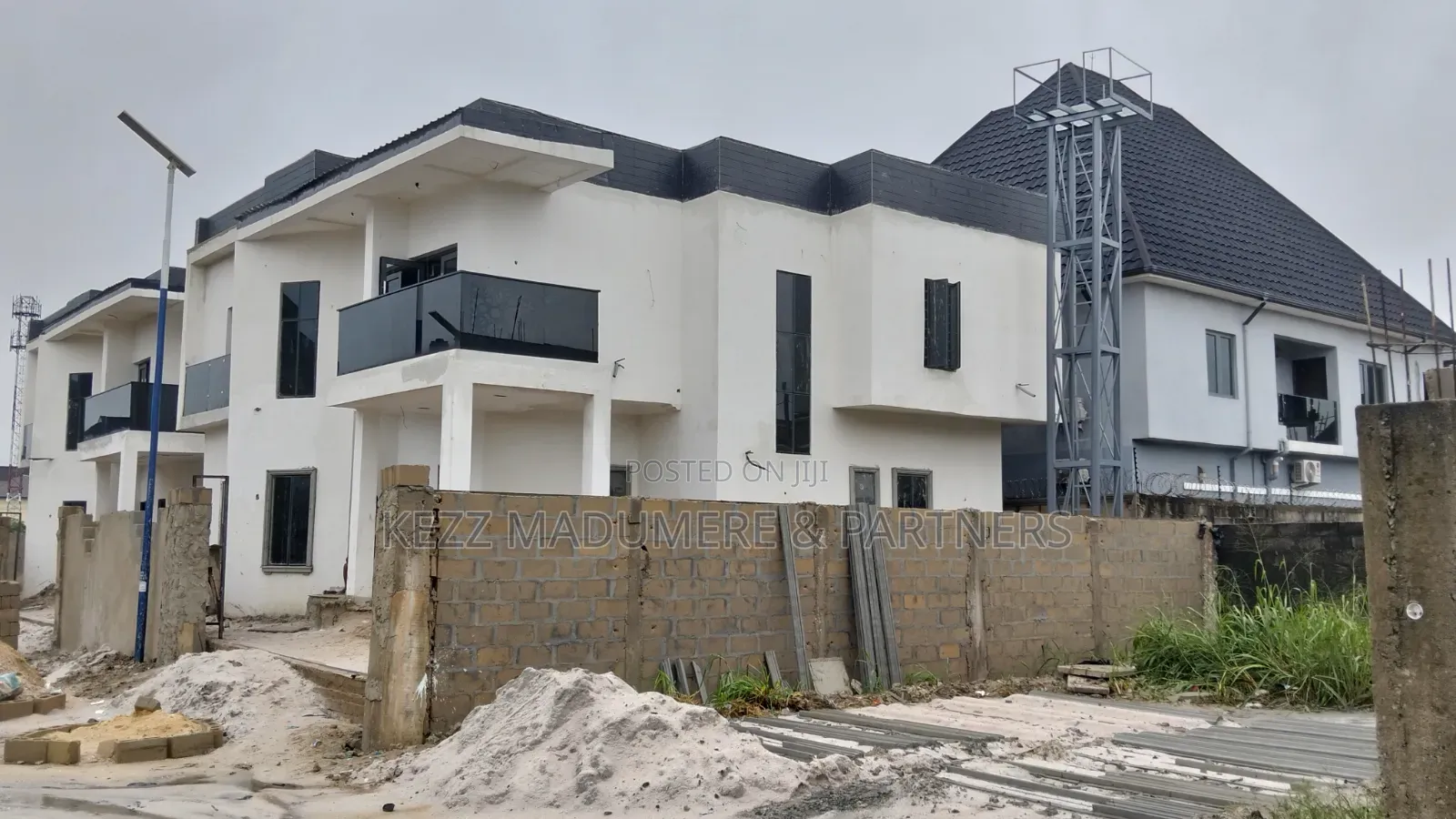 4bdrm Duplex in Near Golf Estate By, New Layout for sale in New Layout