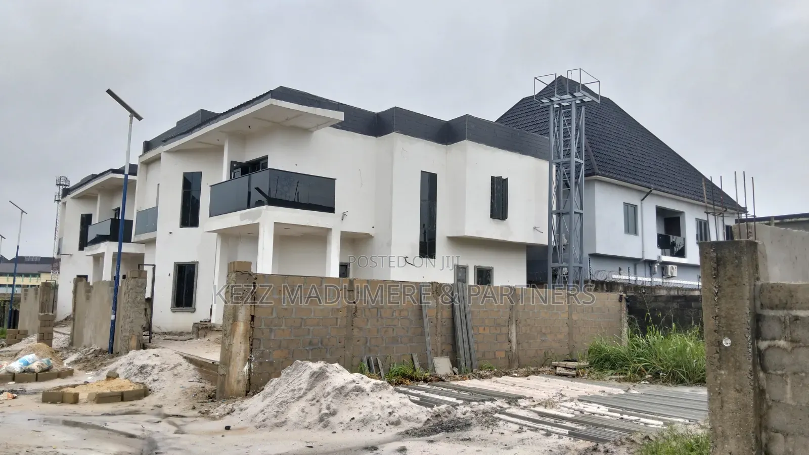 4bdrm Duplex in Near Golf Estate By, New Layout for sale in New Layout