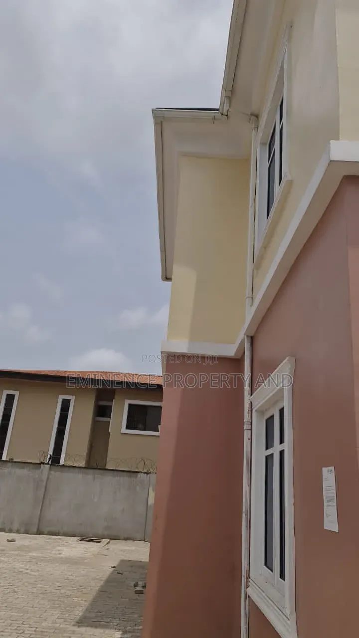 3bdrm Block of Flats in Paseda, Awoyaya for sale in Awoyaya