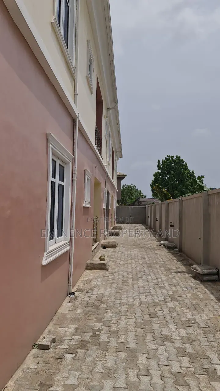 3bdrm Block of Flats in Paseda, Awoyaya for sale in Awoyaya