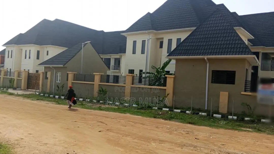 2bdrm Block of Flats in Lugbe District for sale in Lugbe District