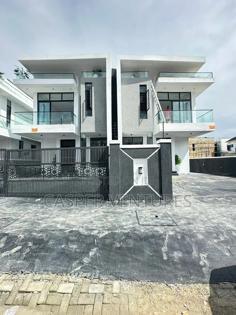 4bdrm Duplex in Lekki County, Ikota for sale in Ikota