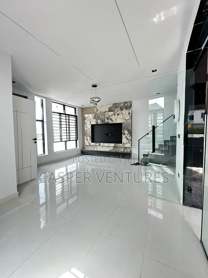 4bdrm Duplex in Lekki County, Ikota for sale in Ikota