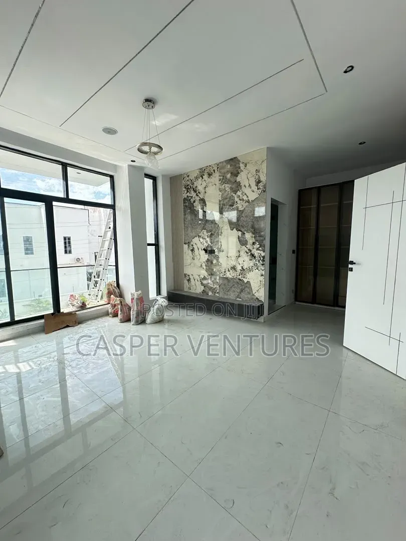 4bdrm Duplex in Lekki County, Ikota for sale in Ikota