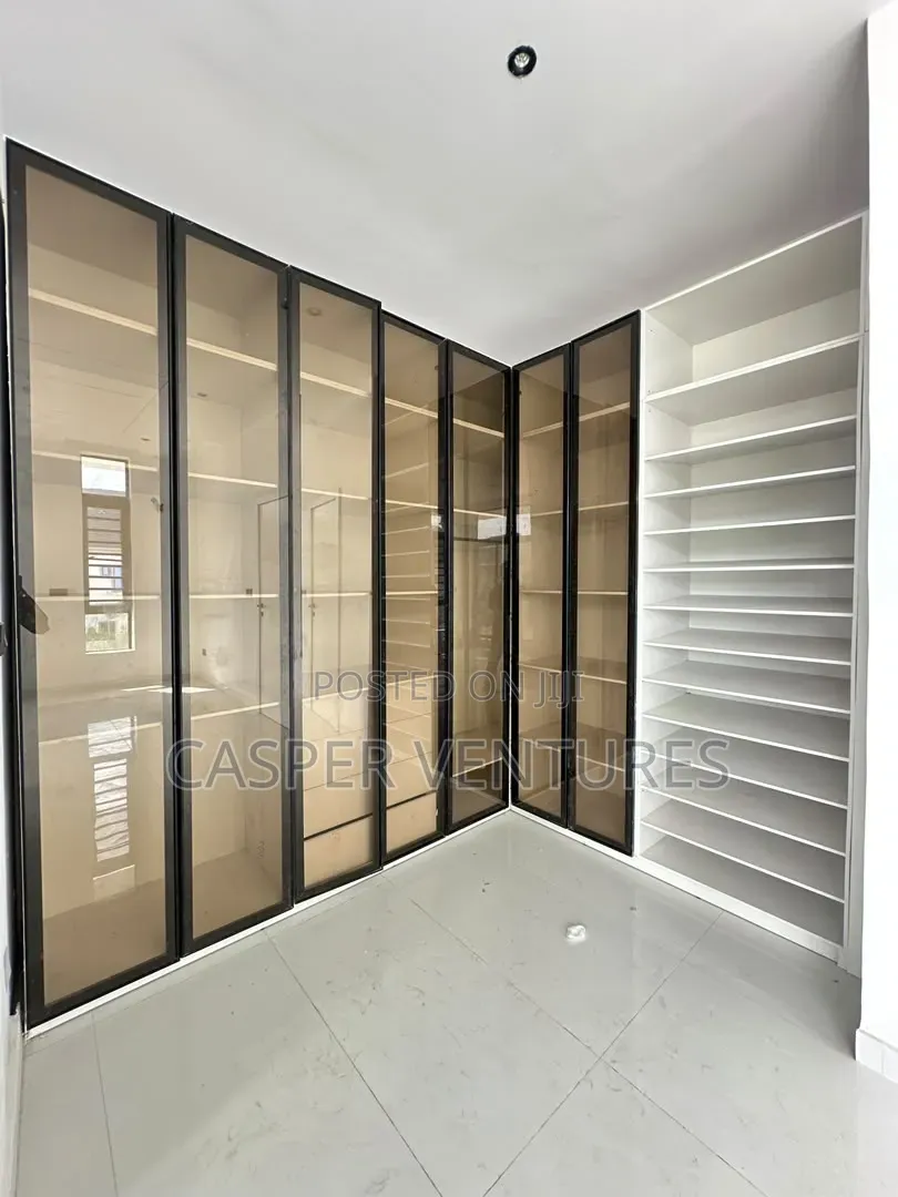 4bdrm Duplex in Lekki County, Ikota for sale in Ikota