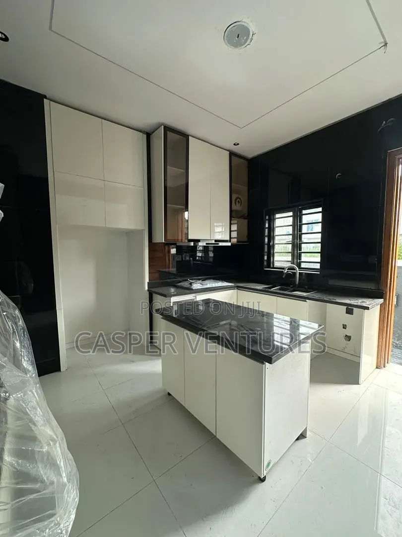 4bdrm Duplex in Lekki County, Ikota for sale in Ikota