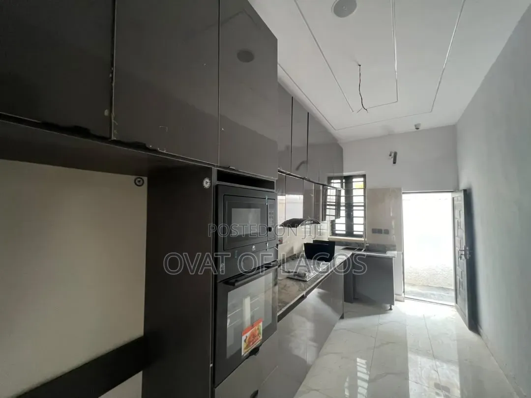 2bdrm Duplex in Lekki Scheme 2 for sale in Lekki Phase 2