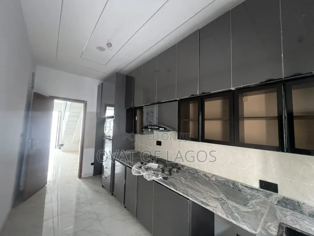4bdrm Duplex in Lekki Scheme 2 for sale in Lekki Phase 2