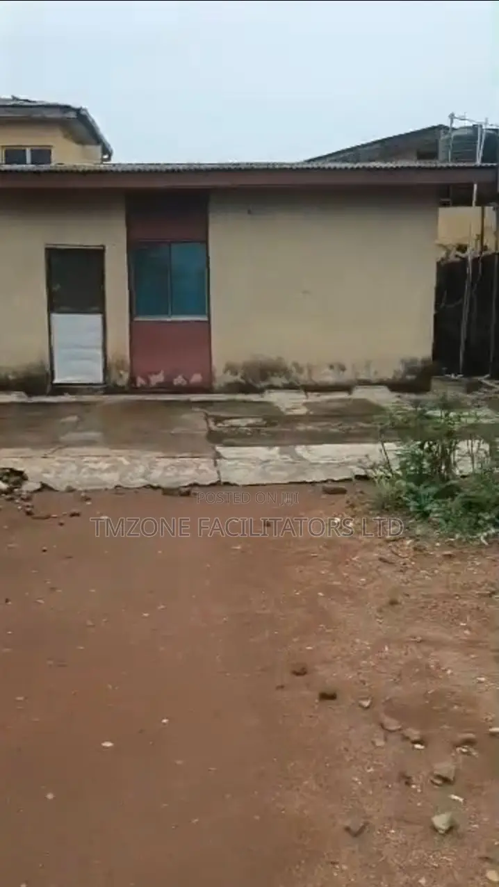 Full Plot Of Land With Mini Flats in Shasha
