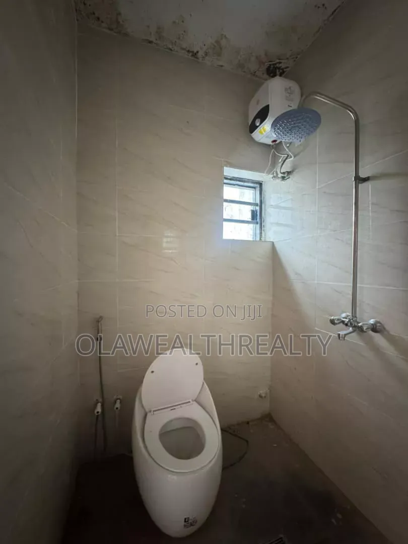 2bdrm Block of Flats in Kolapo Ishola Gra, Akobo for rent in Akobo