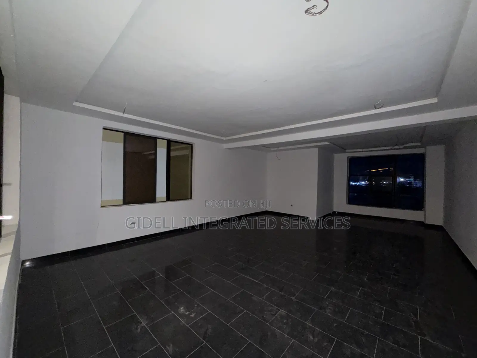 56sqm Office Space on the Third Floor in an Office Complex in Central Business District