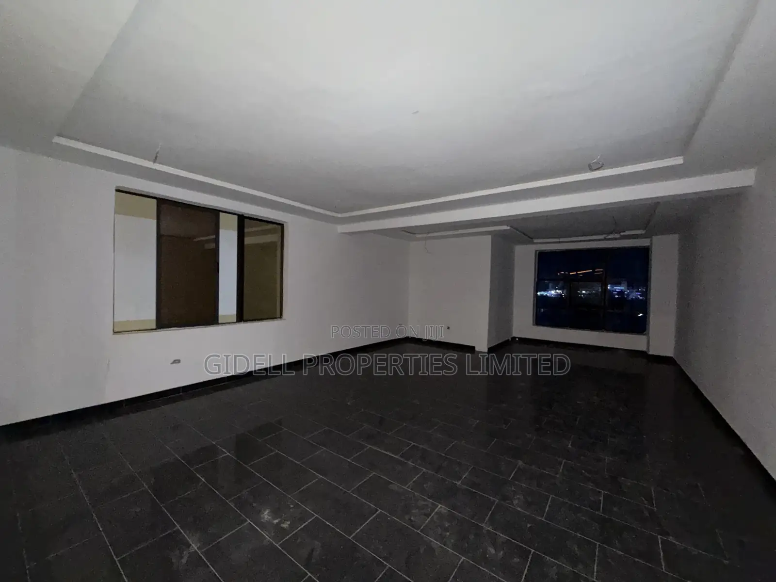 56sqm Office Space on the Third Floor in an Office Complex in Central Business District