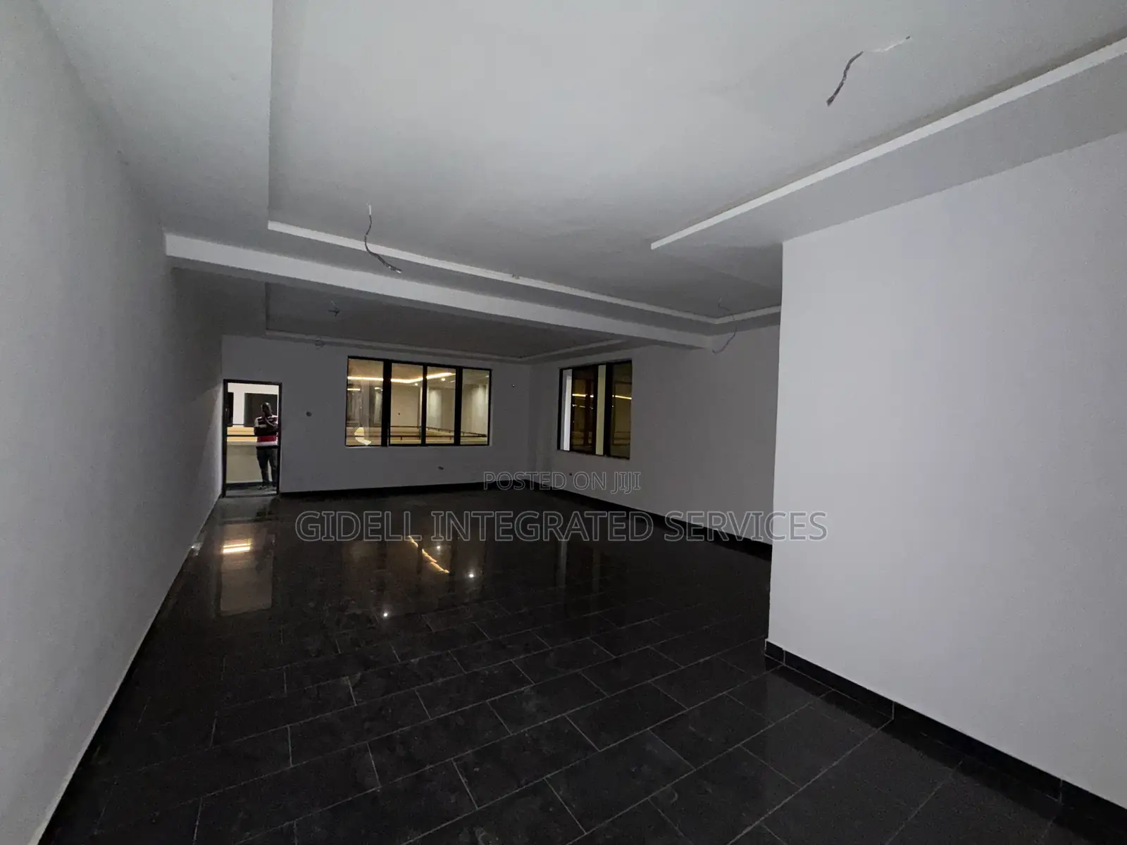 56sqm Office Space on the Third Floor in an Office Complex in Central Business District