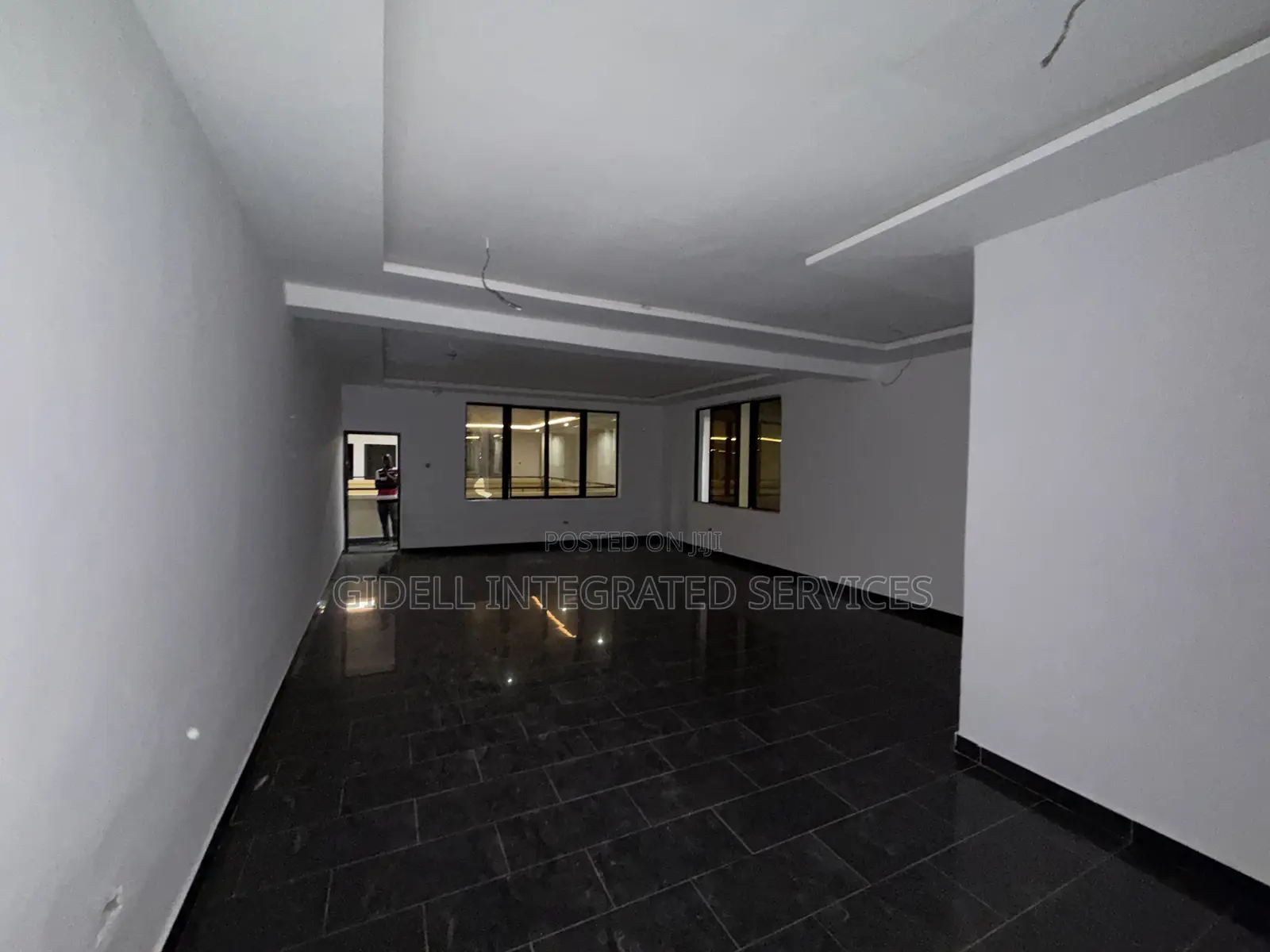 56sqm Office Space on the Third Floor in an Office Complex in Central Business District