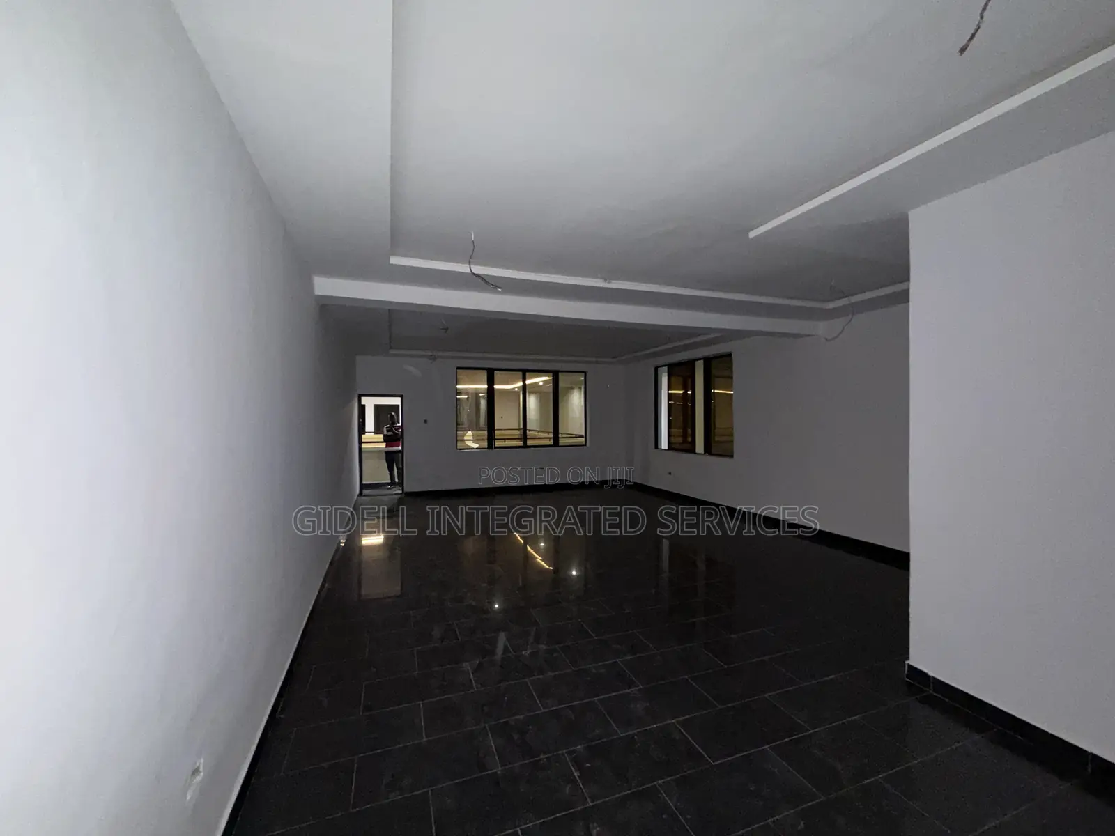 56sqm Office Space on the Third Floor in an Office Complex in Central Business District