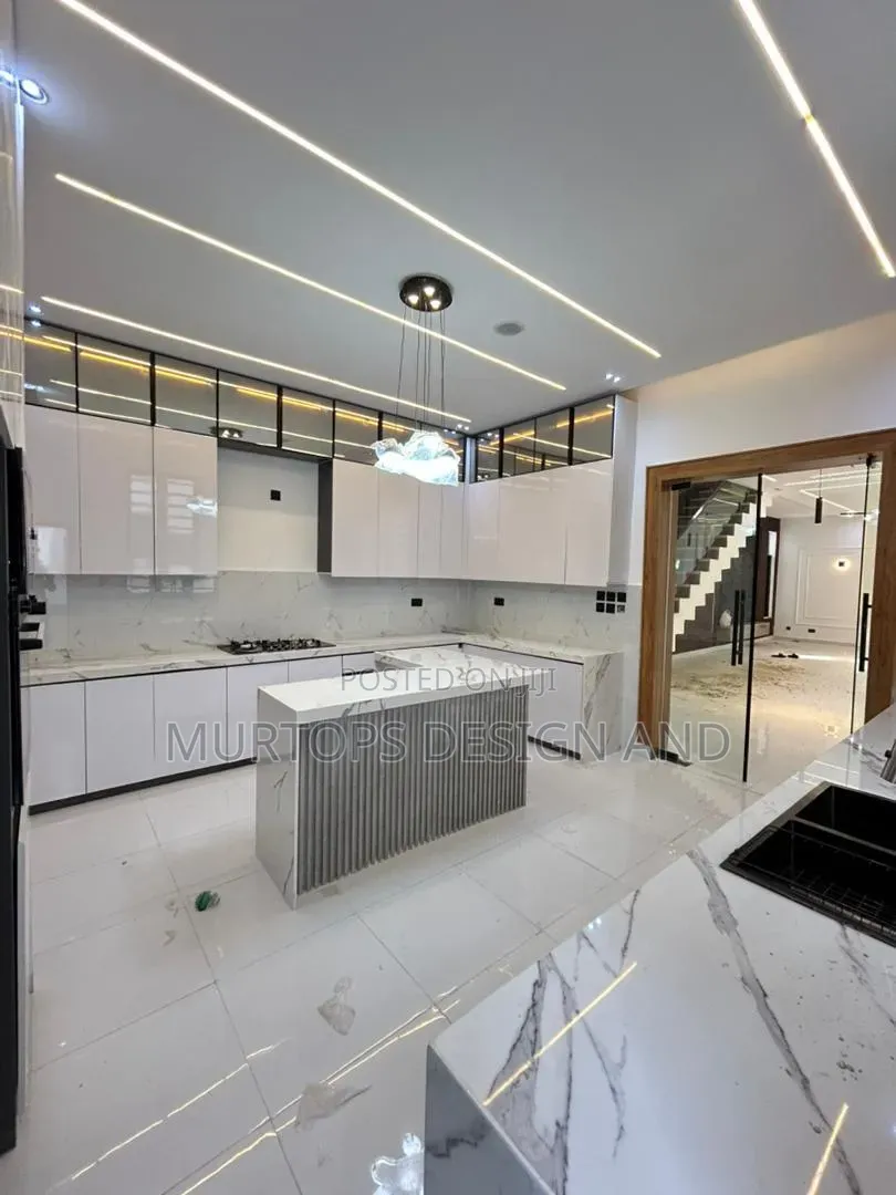 5bdrm Duplex in Lekki Phase 2 for sale in Lekki Phase 2