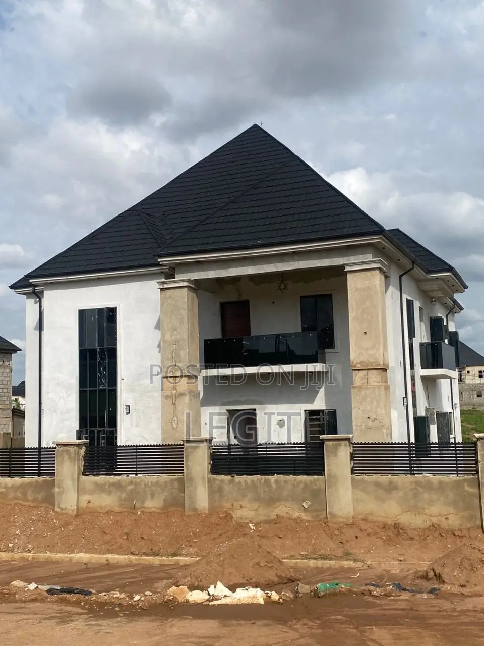 6bdrm Duplex in Lugbe District for sale in Lugbe District