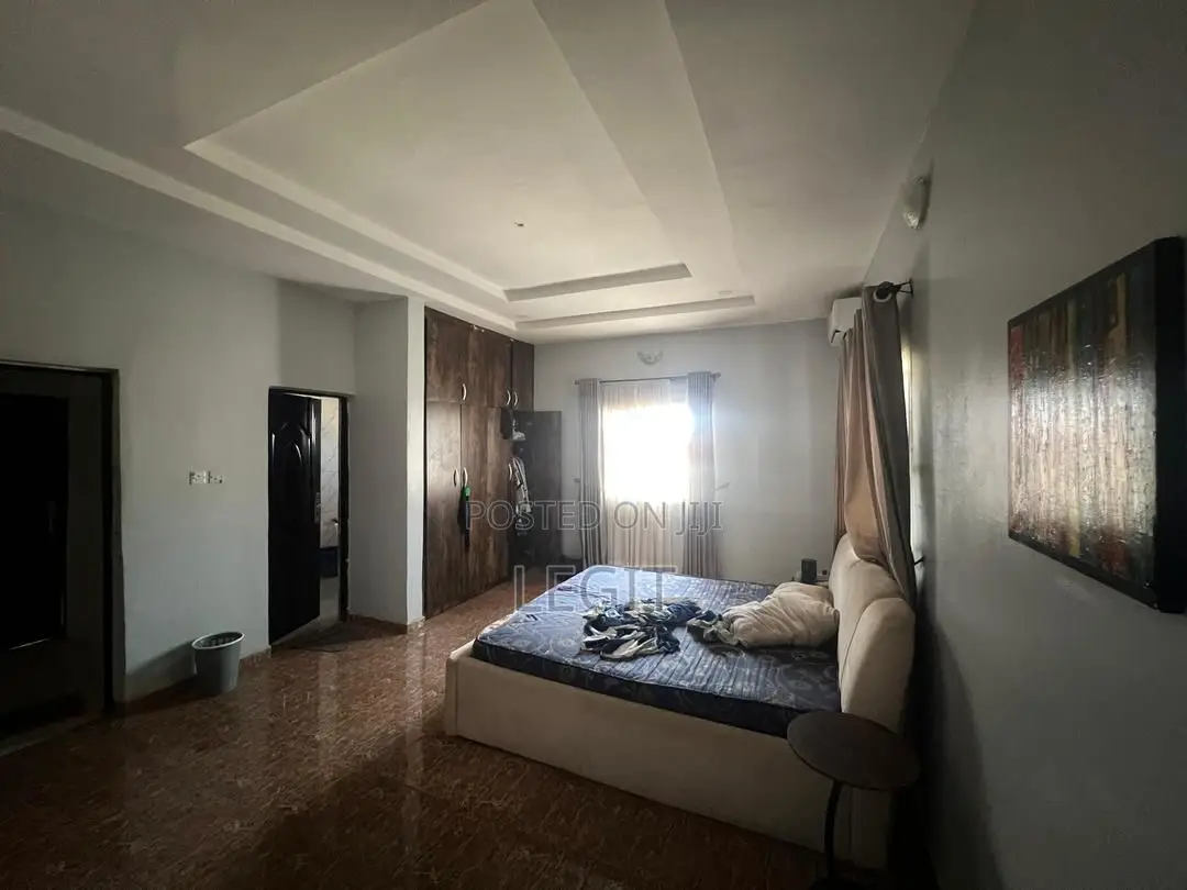 6bdrm Duplex in Lugbe District for sale in Lugbe District