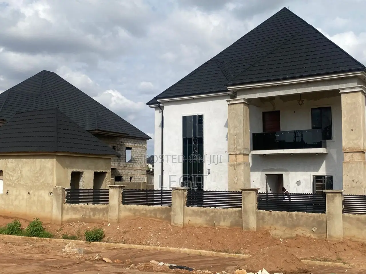 6bdrm Duplex in Lugbe District for sale in Lugbe District