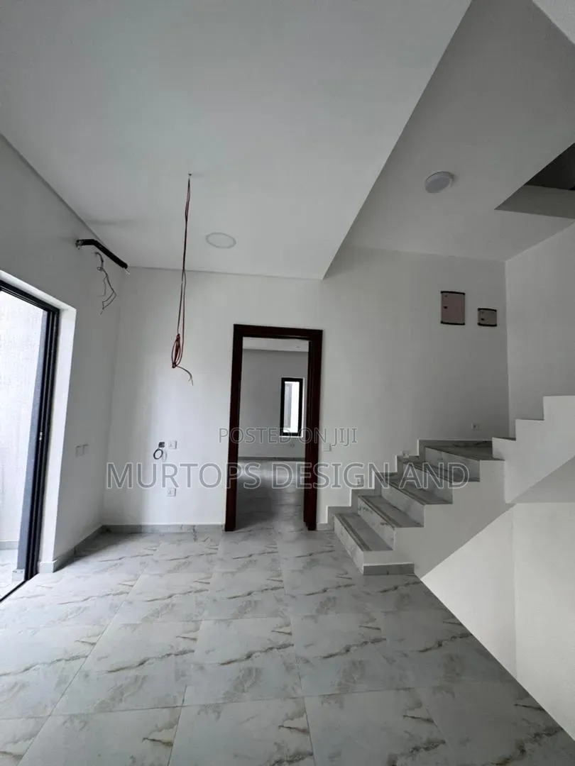 4bdrm Duplex in Lekki Phase 1 for sale in Lekki Phase 1