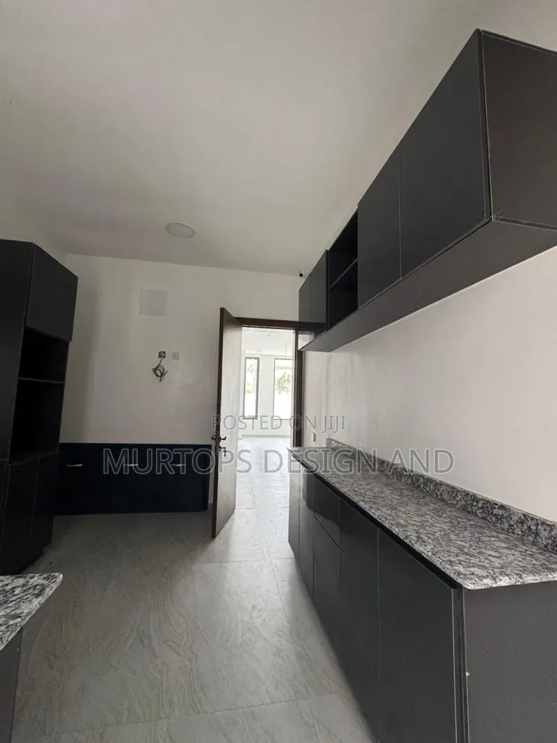 4bdrm Duplex in Lekki Phase 1 for sale in Lekki Phase 1
