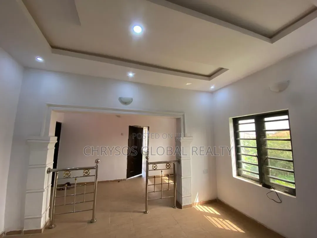 2bdrm Block of Flats in Oluyole Sharp for rent in Oluyole