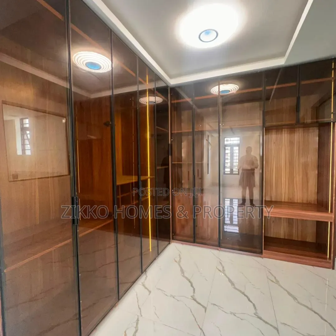 5bdrm Duplex in Lekki for sale in Lekki Phase 1