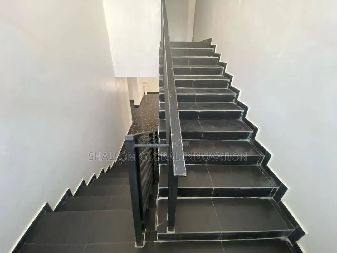 4bdrm Duplex in Nihort, Jericho for sale in Jericho