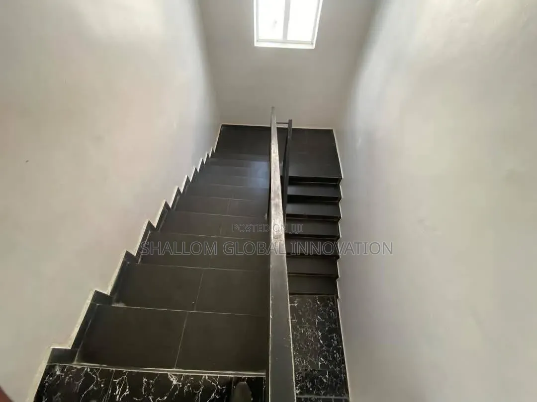 4bdrm Duplex in Nihort, Jericho for sale in Jericho