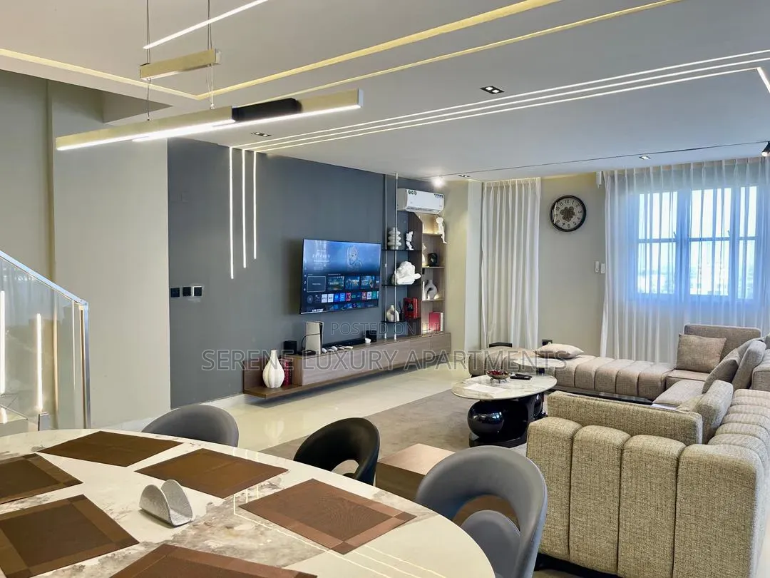 Luxurious 3bedroom Maisonette With Snooker, Balcony and Ps5 in Lekki Phase 1