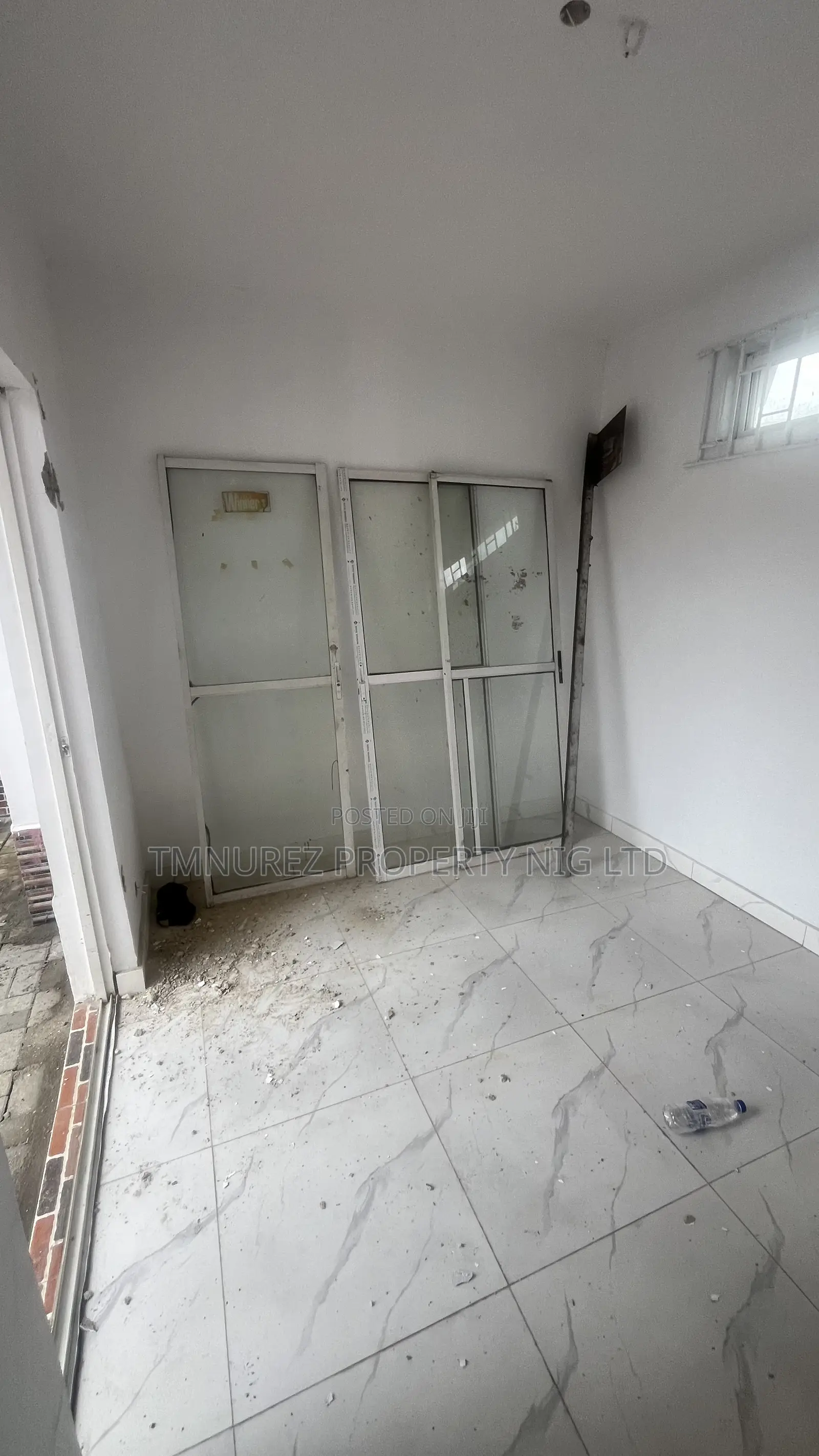 Mini Shop for Rent in Sangotedo