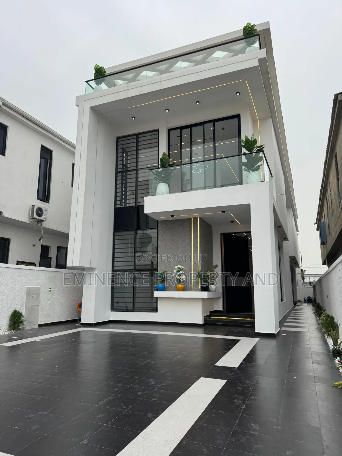 5bdrm Duplex in Ikota for sale in Ikota